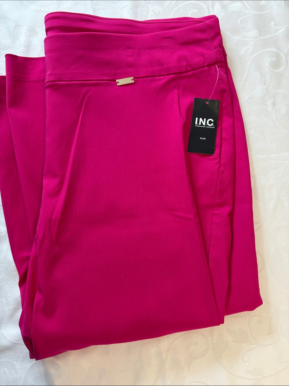 INC International Concepts ladies Bright Fuchsia capris - plus size
